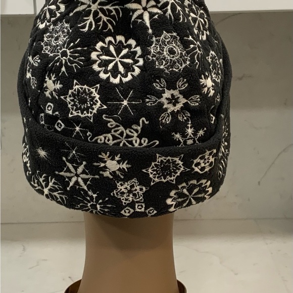 Saks Fifth Avenue Hat - Picture 4 of 9
